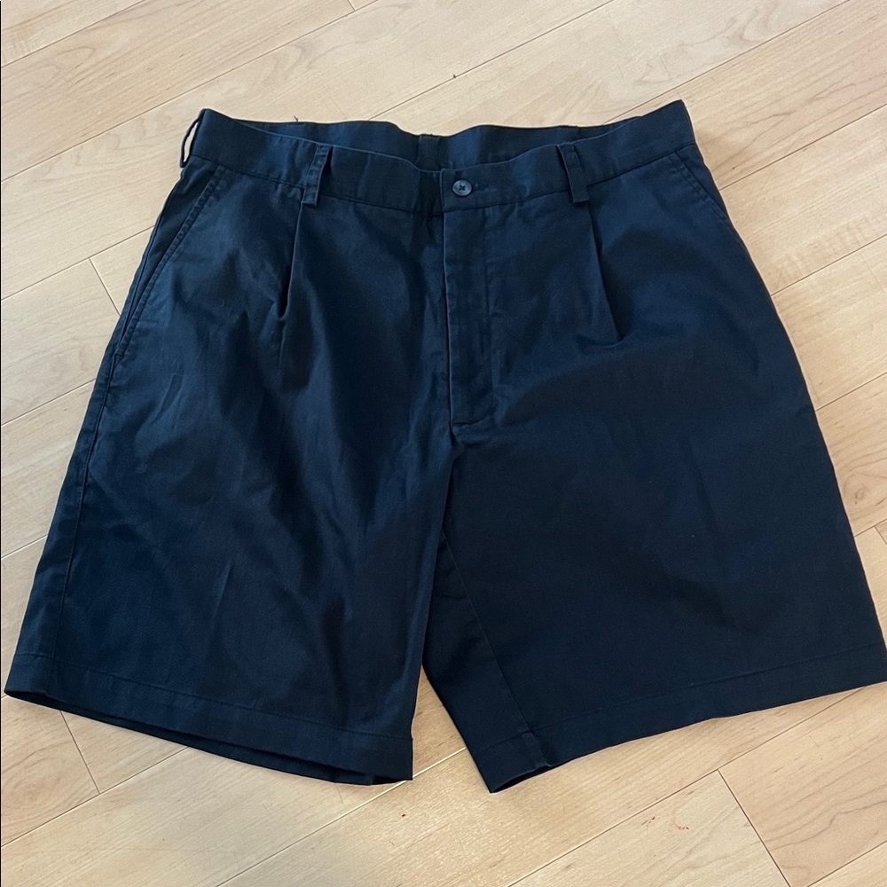 Nike Men's Black Flat Front Shorts size M 34